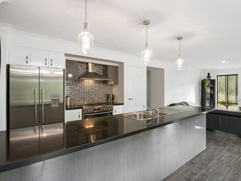 14 Pinnacle Drive, Wongawallan QLD 4210