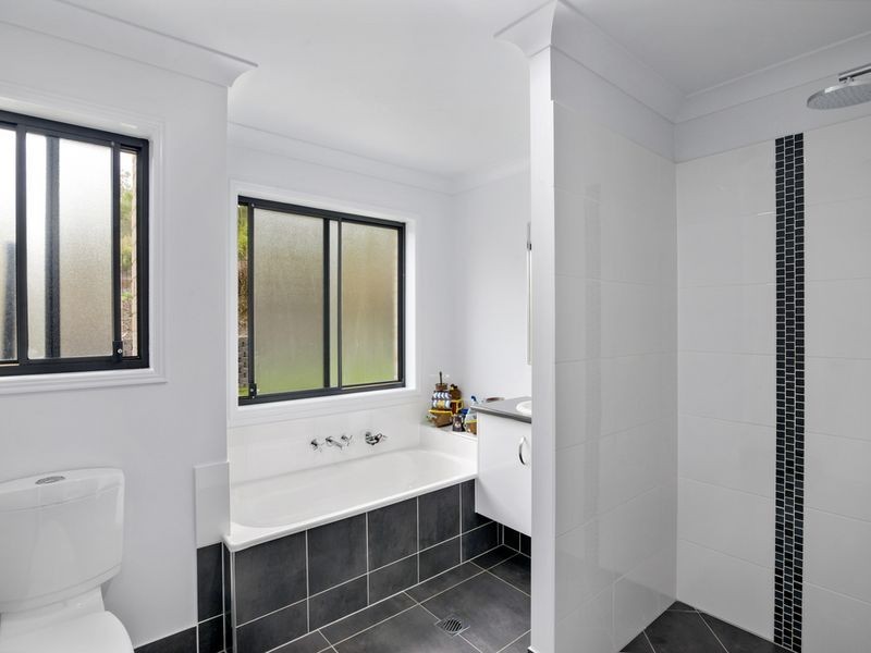 14 Pinnacle Drive, Wongawallan QLD 4210