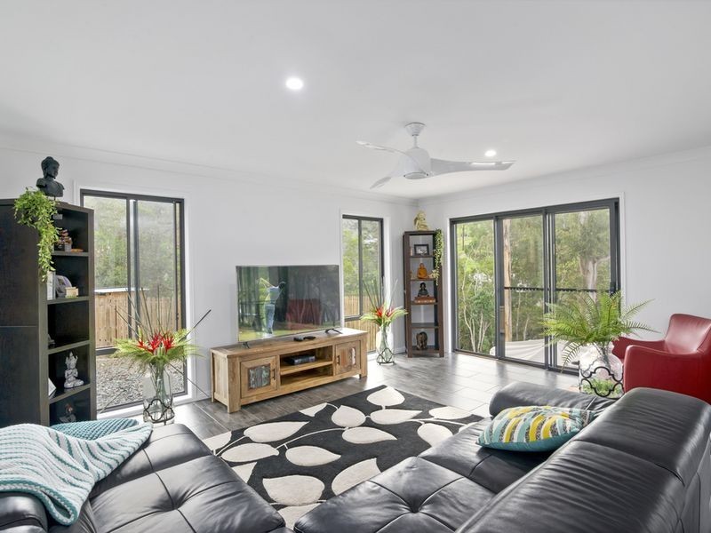 14 Pinnacle Drive, Wongawallan QLD 4210