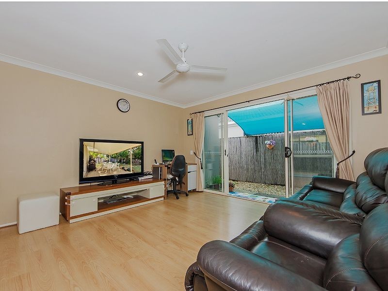 1 Lou Place, Pacific Pines QLD 4211
