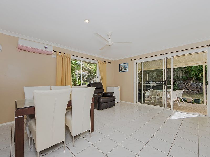 1 Lou Place, Pacific Pines QLD 4211