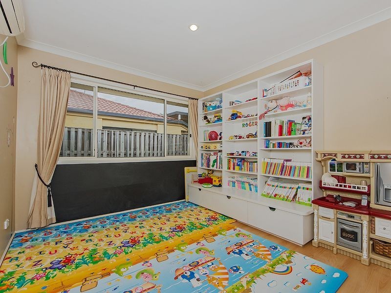 1 Lou Place, Pacific Pines QLD 4211