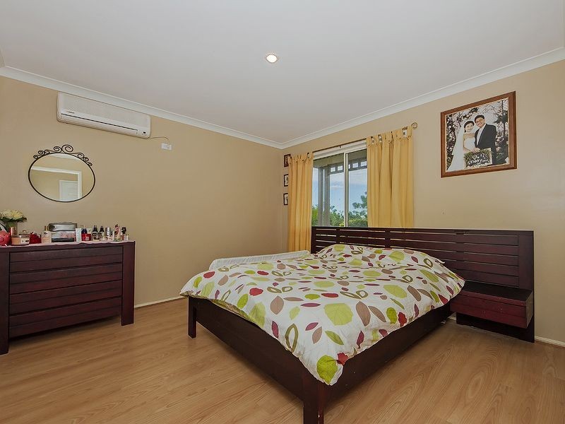 1 Lou Place, Pacific Pines QLD 4211