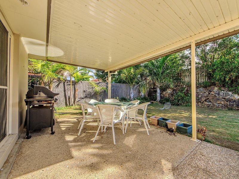 1 Lou Place, Pacific Pines QLD 4211