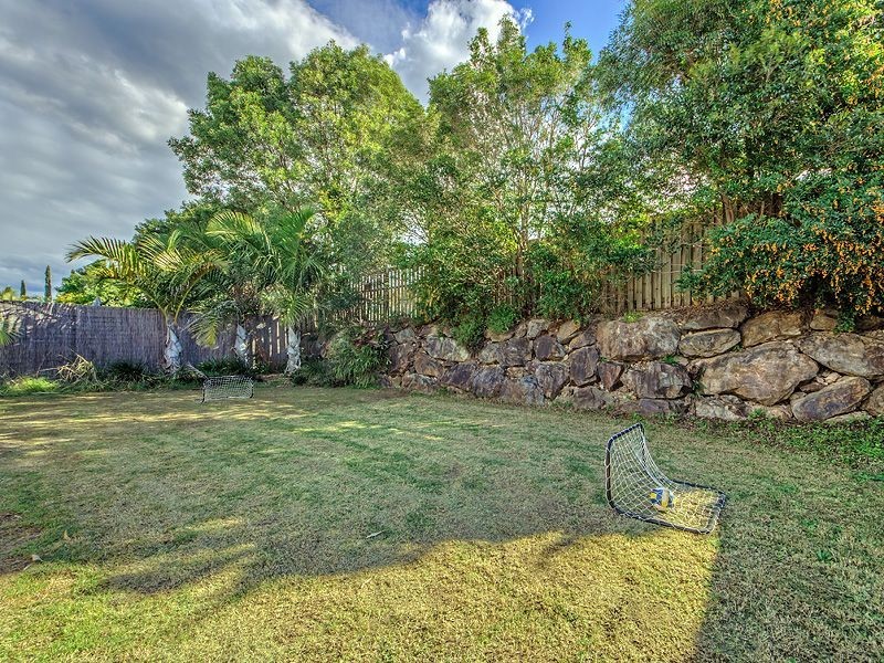 1 Lou Place, Pacific Pines QLD 4211