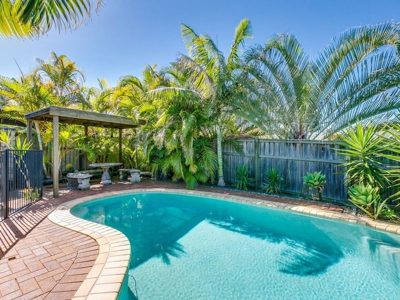8 Corai Close, Pacific Pines QLD 4211
