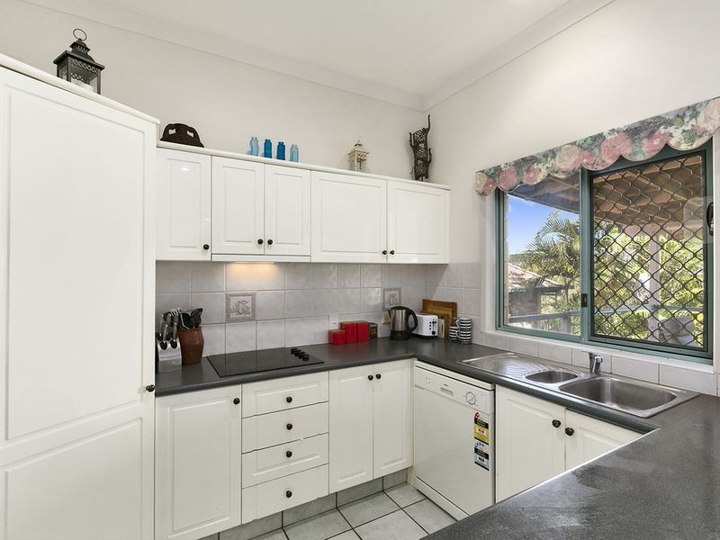 8 Corai Close, Pacific Pines QLD 4211