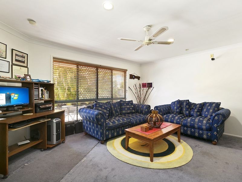 8 Corai Close, Pacific Pines QLD 4211