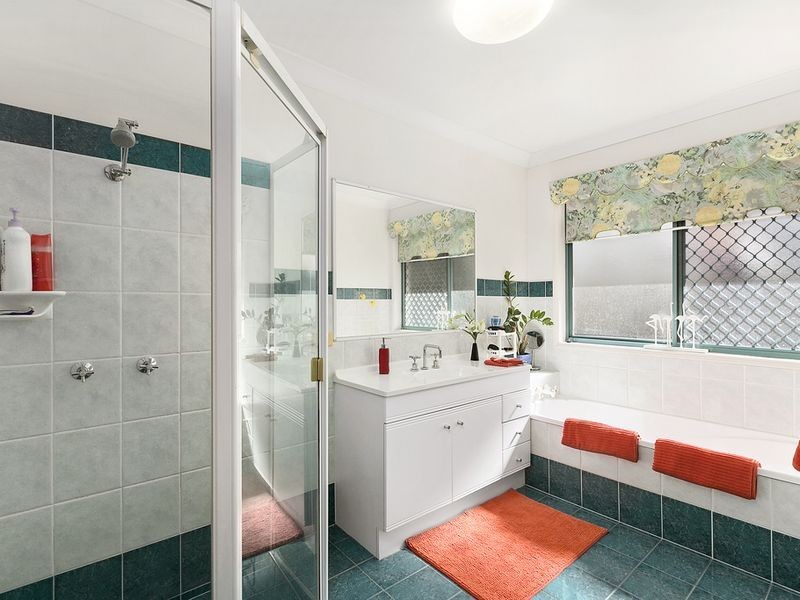 8 Corai Close, Pacific Pines QLD 4211