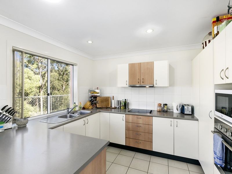 3 Ridgewood Close, Pacific Pines QLD 4211