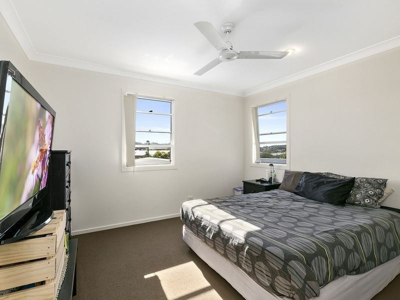3 Ridgewood Close, Pacific Pines QLD 4211