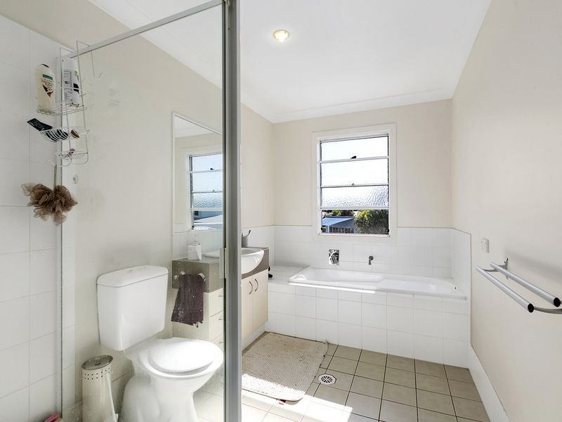 3 Ridgewood Close, Pacific Pines QLD 4211