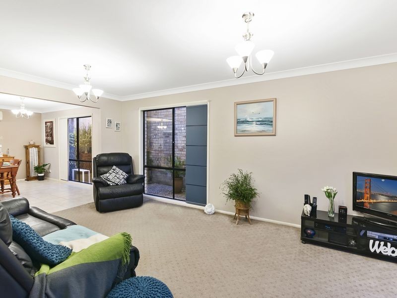 10 Sheffield Circuit, Pacific Pines QLD 4211