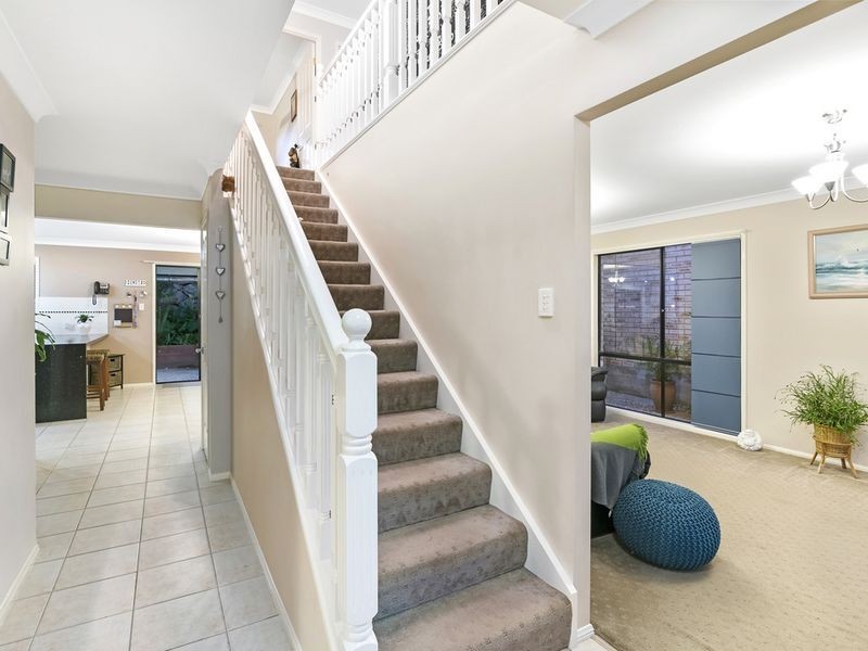 10 Sheffield Circuit, Pacific Pines QLD 4211