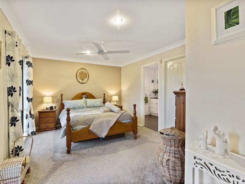 10 Sheffield Circuit, Pacific Pines QLD 4211