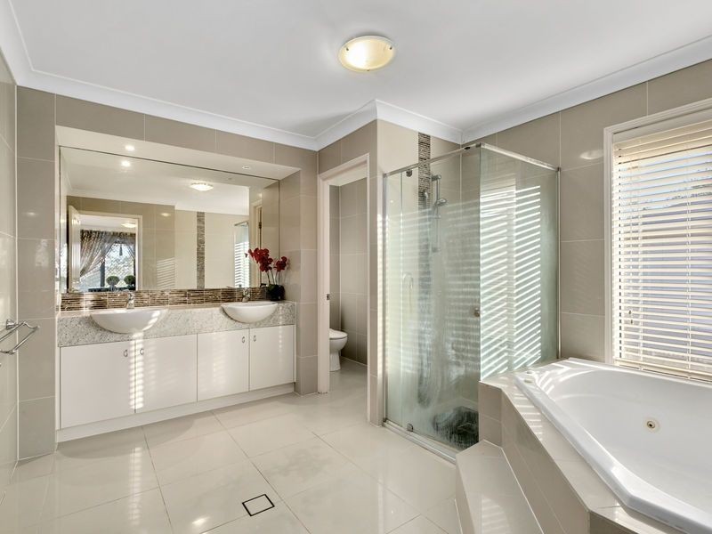 13 Hillary Circuit, Pacific Pines QLD 4211