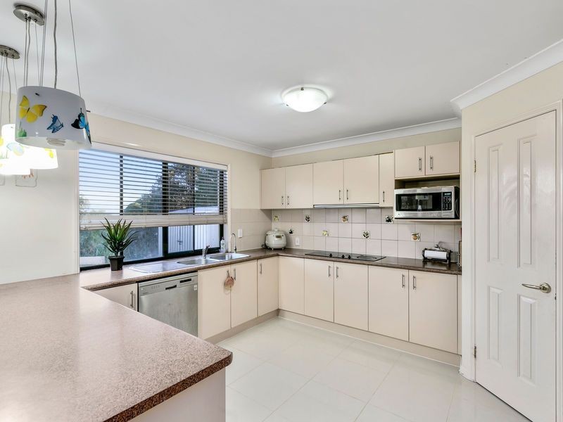 13 Hillary Circuit, Pacific Pines QLD 4211