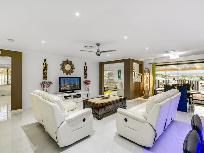 7 Cobbler Place, Pacific Pines QLD 4211