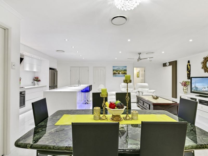 7 Cobbler Place, Pacific Pines QLD 4211