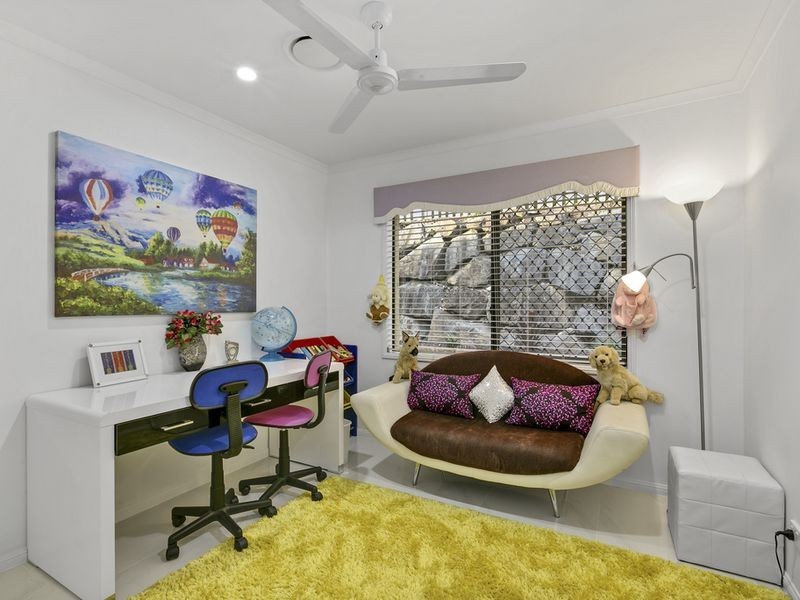 7 Cobbler Place, Pacific Pines QLD 4211