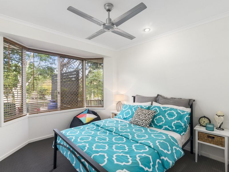 35 Nandi Terrace, Pacific Pines QLD 4211