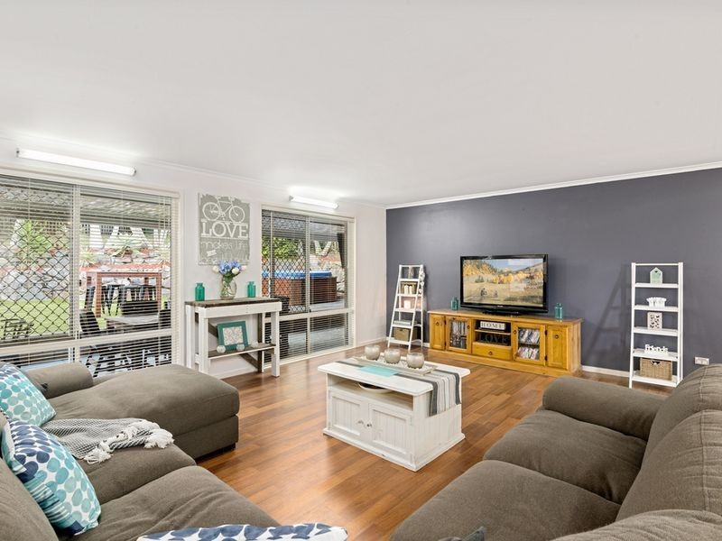 35 Nandi Terrace, Pacific Pines QLD 4211