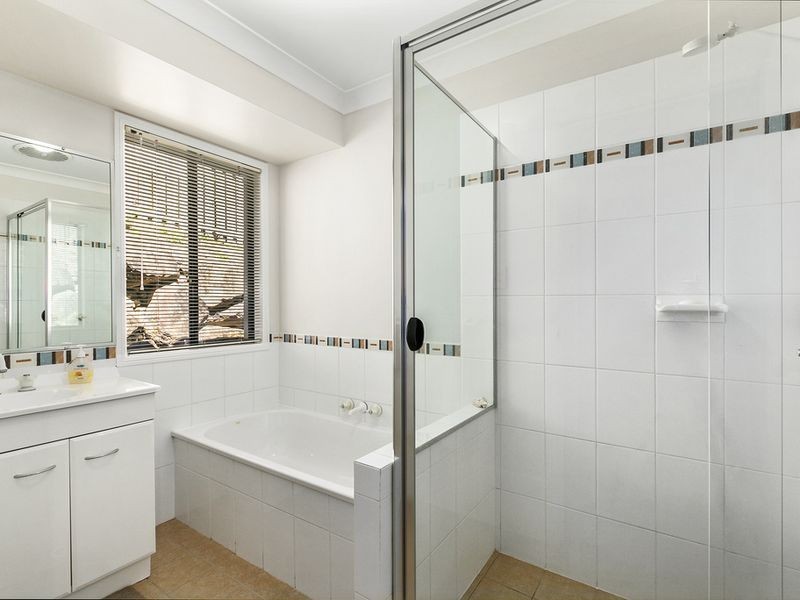 1 Napier Court, Pacific Pines QLD 4211