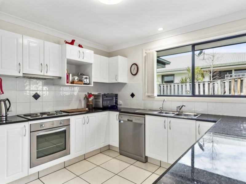 14 Bonner Court, Pacific Pines QLD 4211