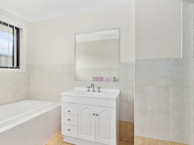 14 Bonner Court, Pacific Pines QLD 4211