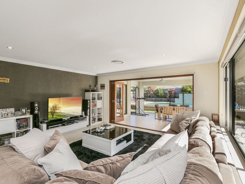 31 Barrington Street, Pacific Pines QLD 4211