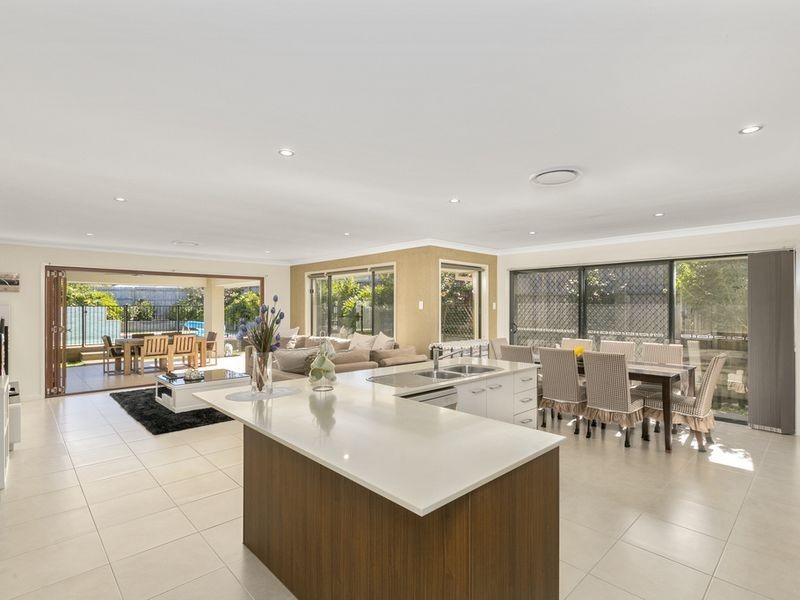 31 Barrington Street, Pacific Pines QLD 4211