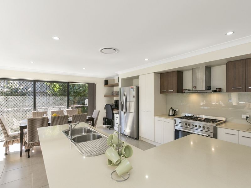 31 Barrington Street, Pacific Pines QLD 4211