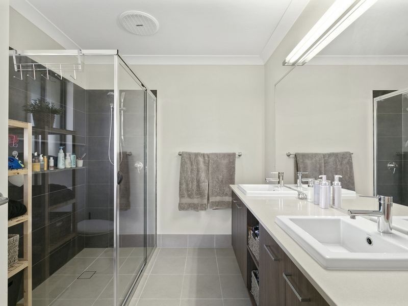 31 Barrington Street, Pacific Pines QLD 4211