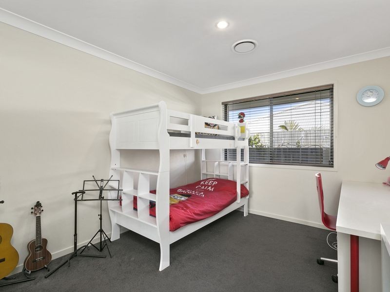 31 Barrington Street, Pacific Pines QLD 4211