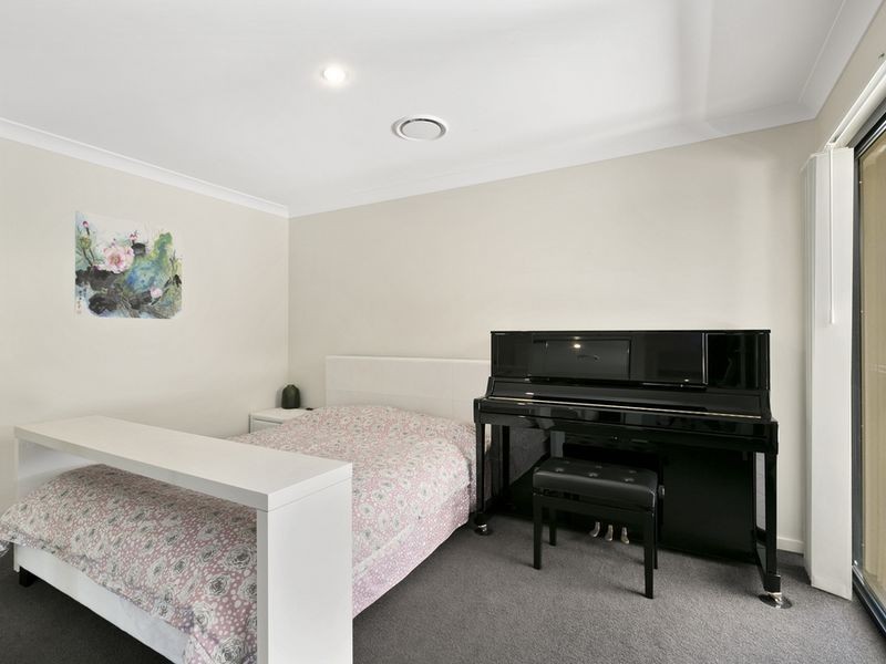31 Barrington Street, Pacific Pines QLD 4211