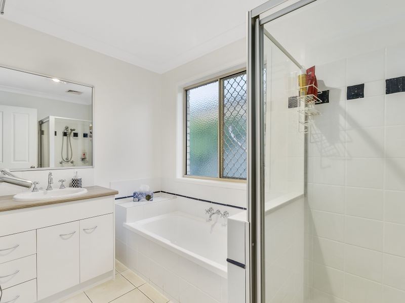 20/1 Archipelago Street, Pacific Pines QLD 4211
