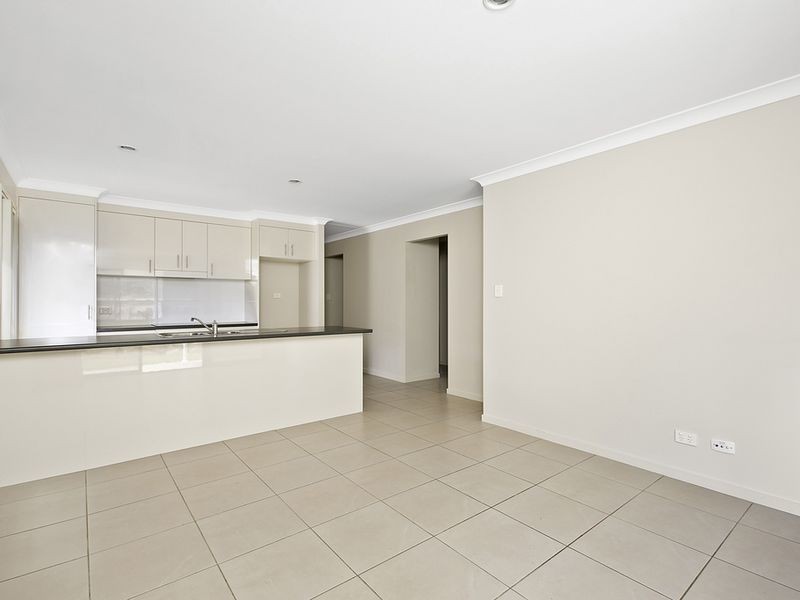 8 Manning Circuit, Pacific Pines QLD 4211