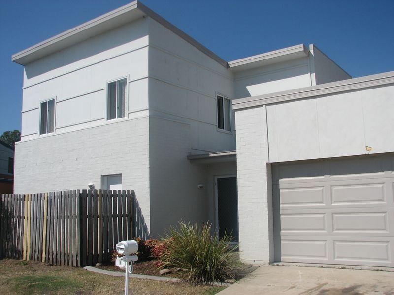 1 Ridgewood Close, Pacific Pines QLD 4211