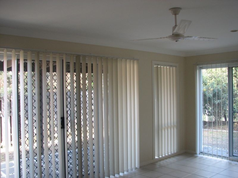 1 Ridgewood Close, Pacific Pines QLD 4211