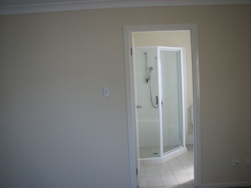 1 Ridgewood Close, Pacific Pines QLD 4211