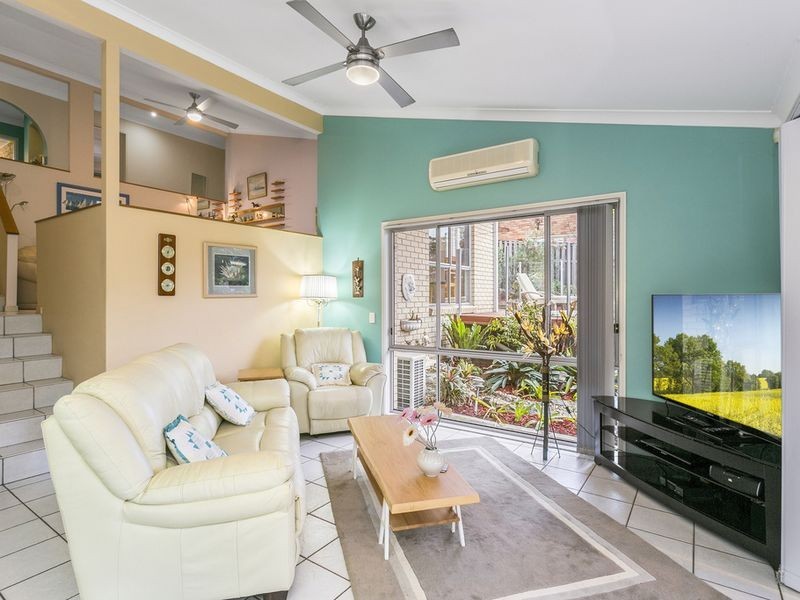 24 Antipodes Close, Pacific Pines QLD 4211