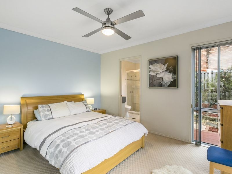 24 Antipodes Close, Pacific Pines QLD 4211