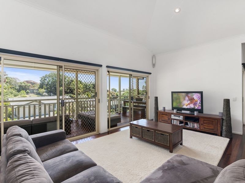 12 Avon Court, Pacific Pines QLD 4211