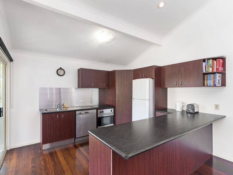 12 Avon Court, Pacific Pines QLD 4211
