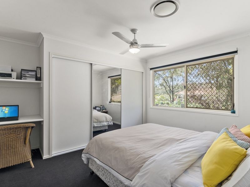 12 Avon Court, Pacific Pines QLD 4211