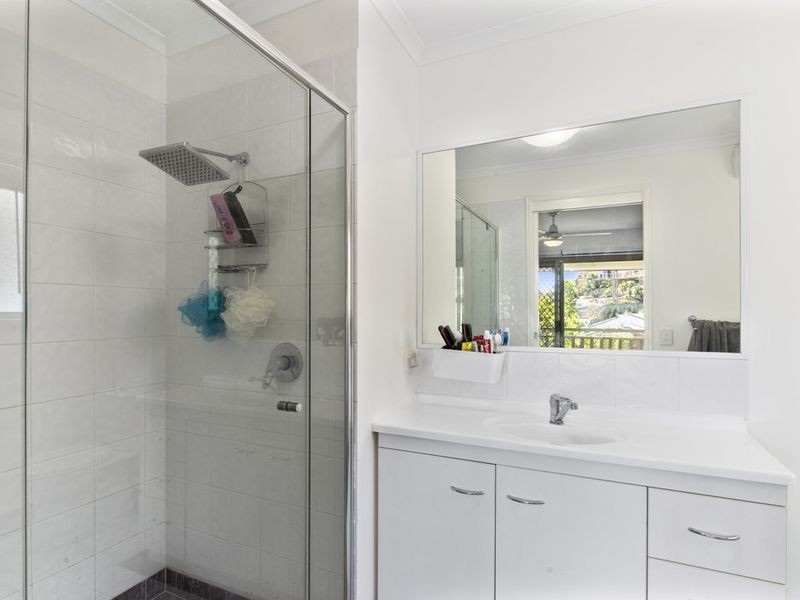 12 Avon Court, Pacific Pines QLD 4211