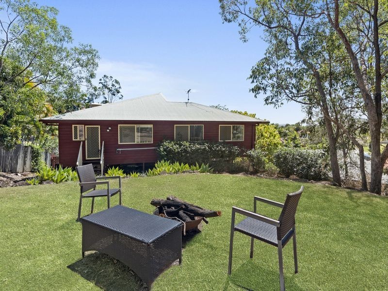 12 Avon Court, Pacific Pines QLD 4211