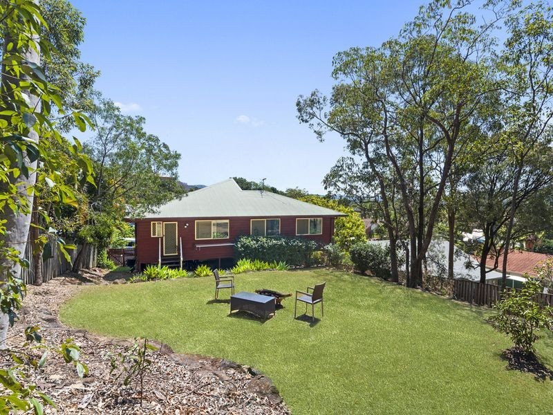 12 Avon Court, Pacific Pines QLD 4211