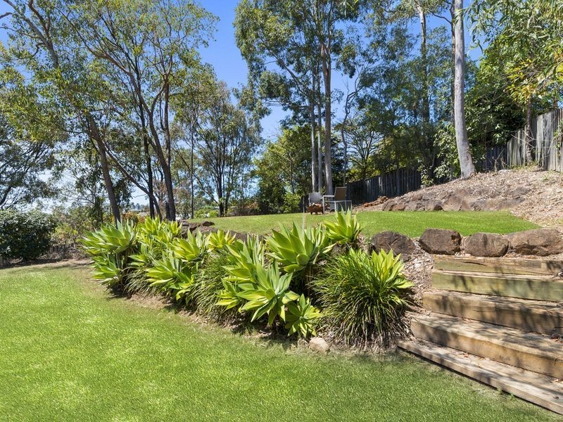 12 Avon Court, Pacific Pines QLD 4211