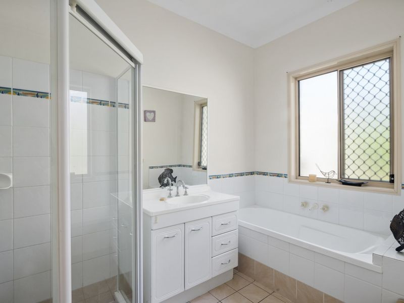 1 Cope Place, Pacific Pines QLD 4211